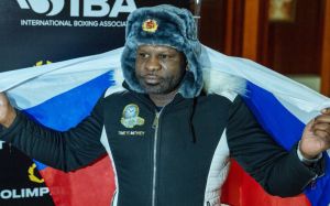 Джонсон назвав привілеєм і честю виступ під російським прапором