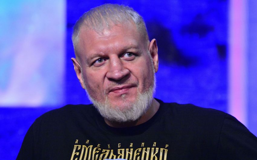 Менеджер Олександра Ємельяненка пояснив, чому боєць помочився в аеропорту