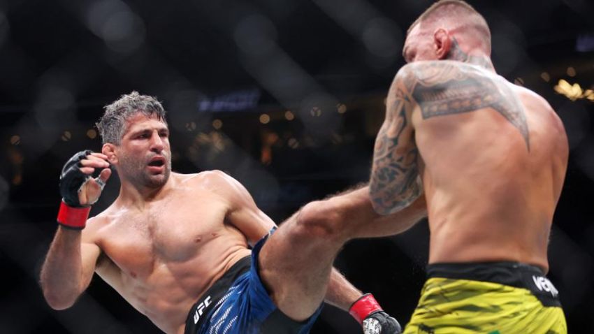 Відео бою Бенеїл Даріуш - Ренато Мойкано UFC 317