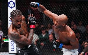 Майкл Пейдж успішно дебютував у UFC, перемігши Кевіна Голланда на UFC 299
