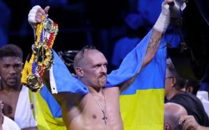 Усик відновлюватиме будинок, у якому російські солдати розстріляли боксера і тренера Джунковського
