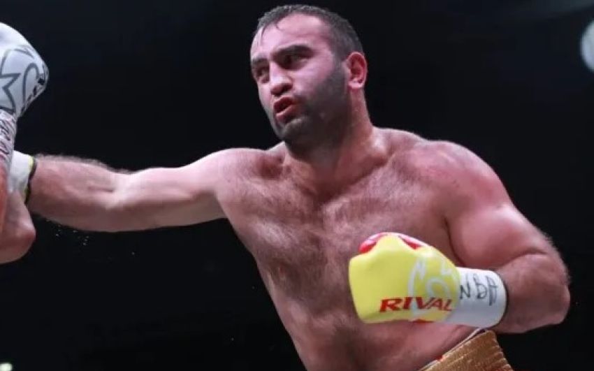 Тренер Гассієва - про поразку в бою з Валліном: "Був упевнений, що виграли раундів вісім"