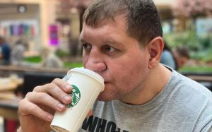 Чотири "Балтики № 9", два "Жигулівських"... Відомо, що пив Ємельяненко перед скандалом в аеропорту