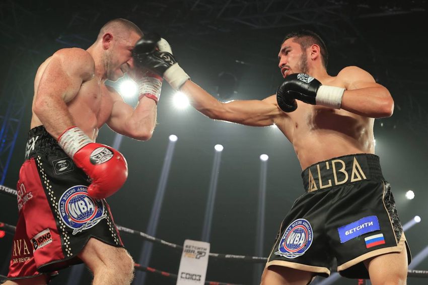 Апсет у Туреччині: олімпійський чемпіон Батиргазієв достроково програв Діккенсу