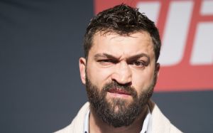 Андрій Орловський розповів, як його "ганяли приблатнені": "Дрібноту трясли до 14 років"