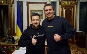 Олександр Усик розповів, про що він розмовляв із Зеленським: "Тепло було"