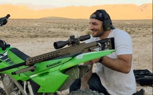 Шон Стрікленд звинуватив американське суспільство у подвійних стандартах і оголосив, що має намір стати євреєм