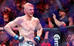 Ден Хукер відмовився від бою з Джастіном Гетжі