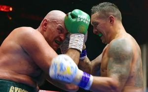 Президент Top Rank згадав поразку Ф'юрі від Усика: "Я був упевнений, що він його знищить"