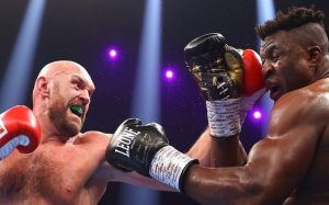 Джон Джонс відреагував на виступ Френсіса Нганну в бою з Тайсоном Ф'юрі