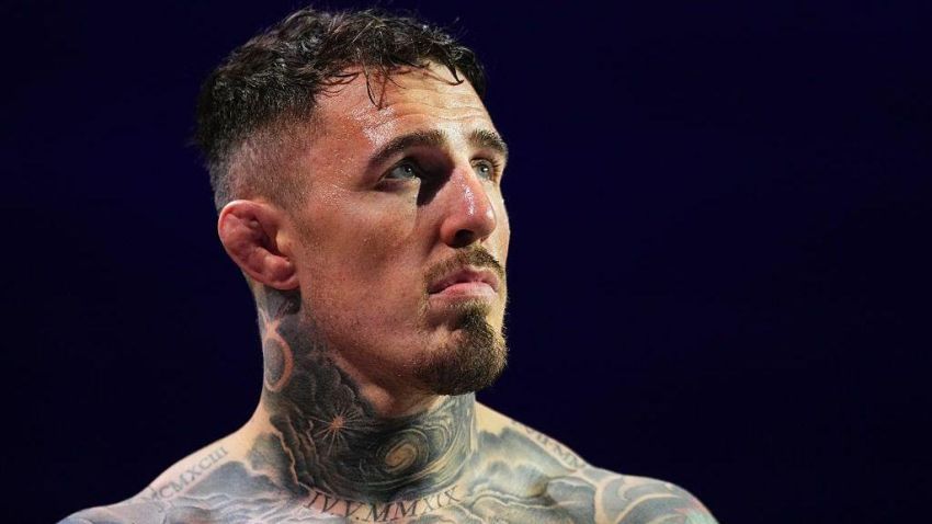 Том Аспіналл звільнив титул UFC у важкій вазі