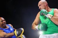 Карл Фремптон пояснив, чому Ф'юрі ніяк не може завершити кар'єру