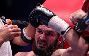 Тренер Артура Бетербієва розповів, коли його підопічний розпочне повноцінні тренування