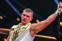 Артем Сусленков битиметься з Сергієм Кузьміним