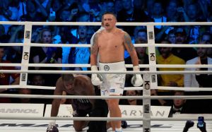Олександр Усик відповів на звинувачення тренера Дюбуа в шахрайстві з шортами