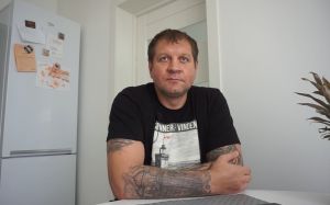 Володимир Хрюнов влаштує боксерський поєдинок для Олександра Ємельяненка, один із можливих суперників - Томпсон