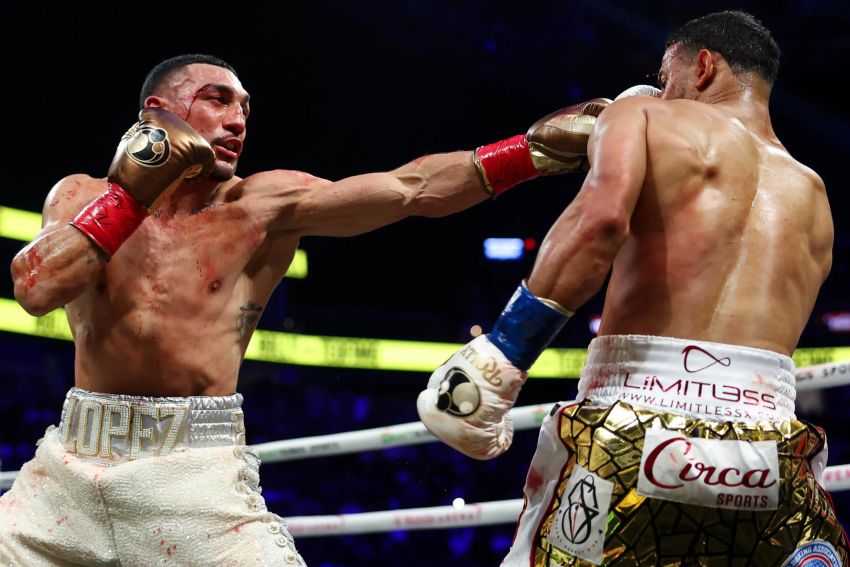 Теофімо Лопес переміг Роландо Ромеро і став чемпіоном WBA у напівсередній вазі