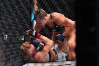 Кайла Гаррісон успішно дебютувала в UFC, "задушивши" Холлі Холм на UFC 300