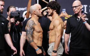Алекс Волкановскі нокаутував Мовсара Євлоєва у другому раунді на UFC 333