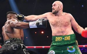 Тренер Бівола прокоментував занесення Нганну до топ-10 рейтингу WBC: "Ведення справ Сулеймана виглядає дивним"
