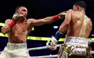 Теофімо Лопес переміг Роландо Ромеро і став чемпіоном WBA у напівсередній вазі