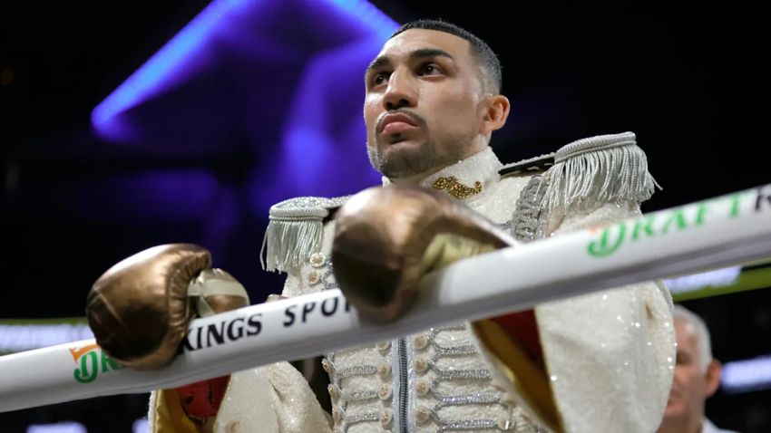 Теофімо Лопес замислився над відмовою від титулу WBA через призначення поєдинку з Кеттералом