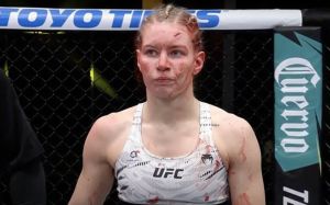 Росіянка Вікторія Дудакова вдарила тренера після поразки на UFC Fight Night 249: відео