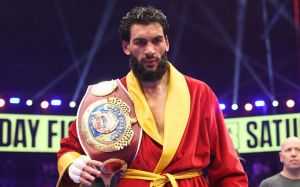 Хамза Шираз розкритикував WBC за призначення поєдинку з Алімханули: «Це фарс»