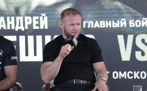 Шлеменко заявив, що не подав би руку бійцю UFC, який здійснив камінг-аут: "Рукостискання може бути останнім для тебе"